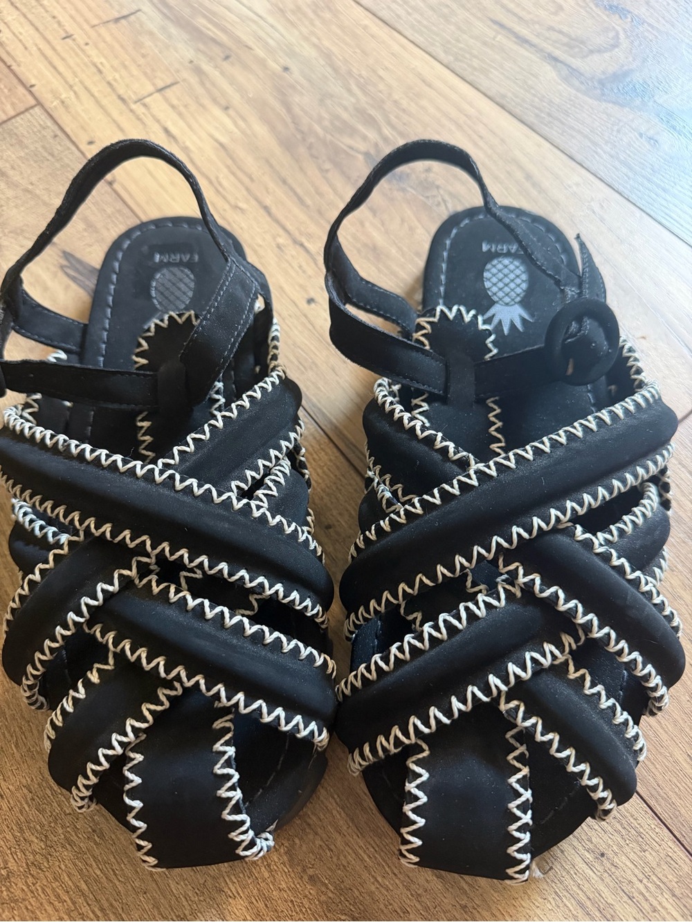 FARM Rio Women’s Black Strappy zigzag flat Sandals - Size 9 - Made in Brazil